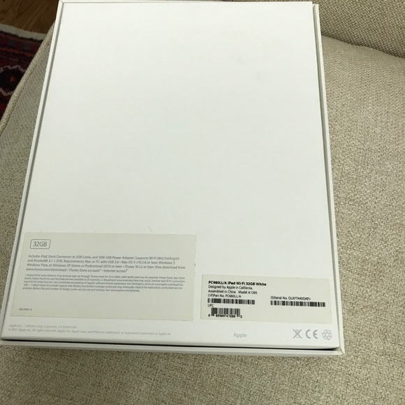 Apple iPad 2 32GB, A1395, Wi-Fi, 9.7in (PC980LL/A) - White - Picture 2 of 5